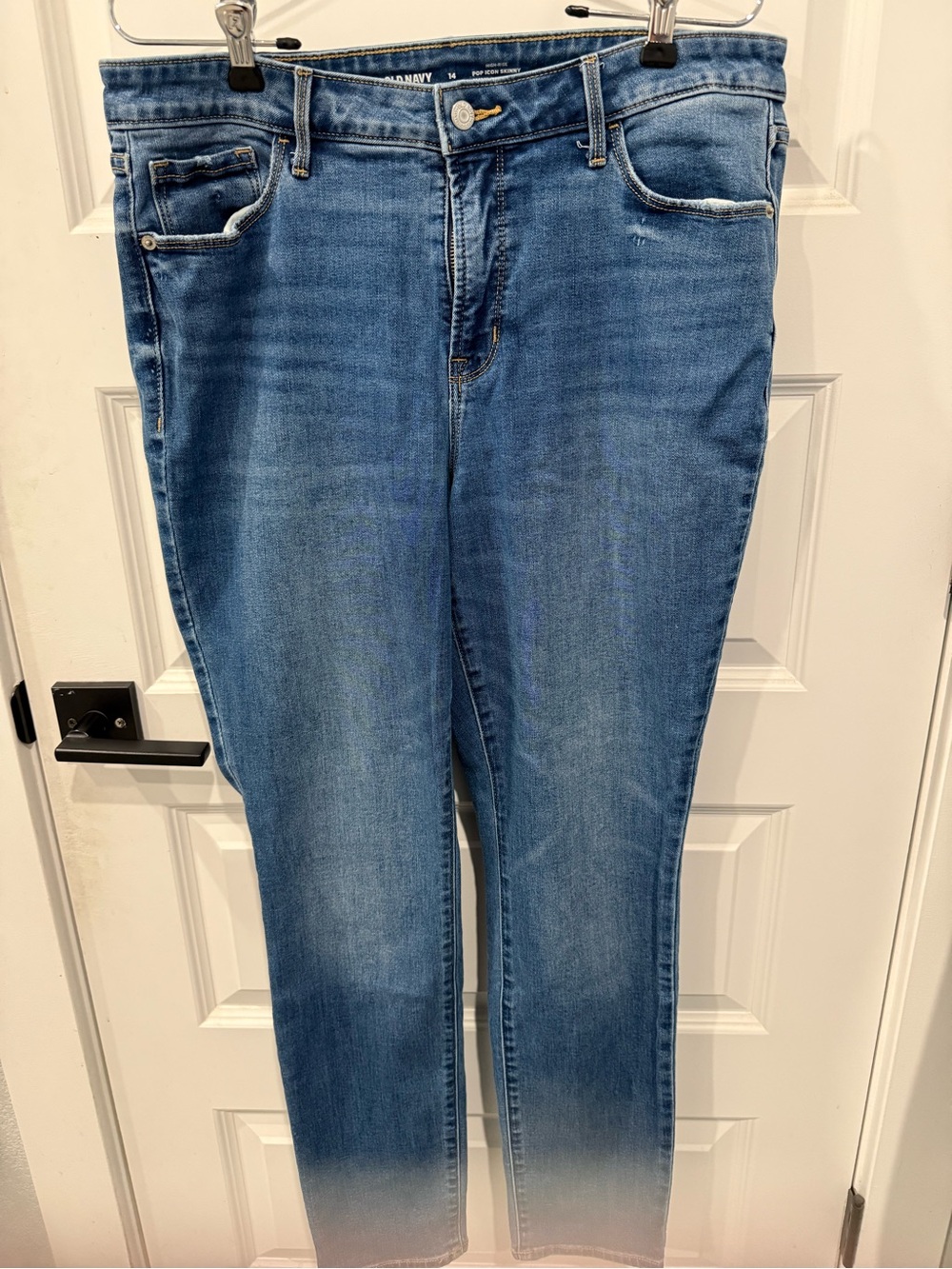 Old Navy Womenโs Light Blue Skinny Jeans
